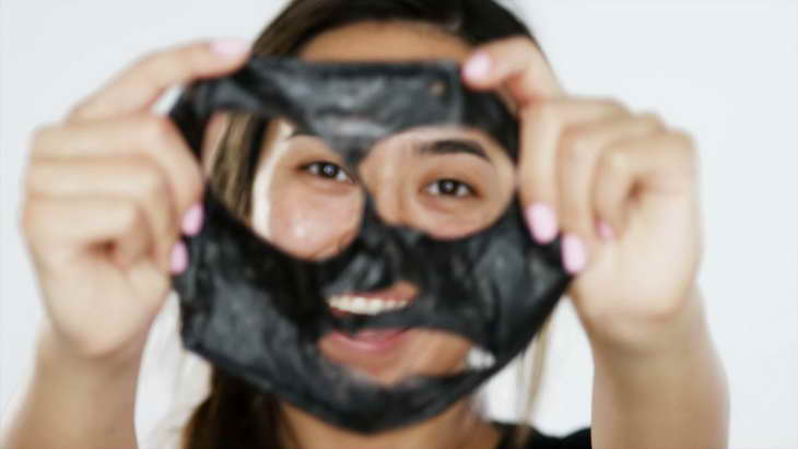 маска из черной глины для лица